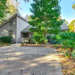 Bright Hilton Head Cottage With Deck About 2 Mi To Beach
