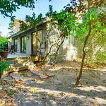 Bright Hilton Head Cottage With Deck About 2 Mi To Beach