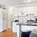 5 Min Walk To The Beach 1St Floor Condo Sleeps 4