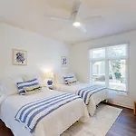 7645 Huntington Villa