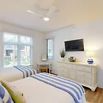 7645 Huntington Villa