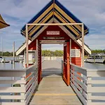 New Finishing Touches Added ! Walk To The Salty Dog South Beach Sleeps 4 Sea Pines