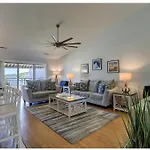 1762 Bluff Villas Modern Updated Water Views Sleeps 8 Sea Pines
