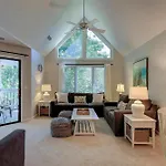 202 Colonnade Club