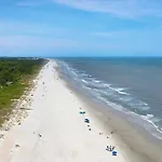 Sea Pines Family Villa, Walk To Beach, Private Pool Andspa
