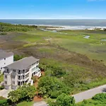 Luxury Family Home With Ocean Views, Pool, Wet Bar, Bbq