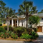 Family Retreat With Backyard Oasis, Private Pool, Spa, Fireplace, Game Room