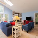 2 Sandpiper Street