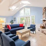 2 Sandpiper Street