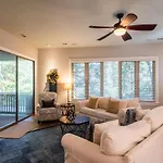 6 Pender Lane