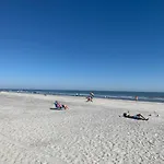Shore Fun-Beautiful, Many Upgrades With Bikes And Chairs