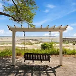 Peaceful Treetop Condo - 2Br/2Ba