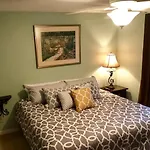Coastal 2Bdrm Stay, Pool Access, Walk To Beach