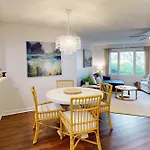 Colonnade Club 147