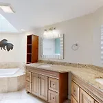 7609 Huntington Villas