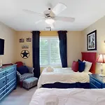 Colonnade Club 152