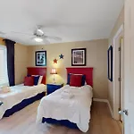 Colonnade Club 152