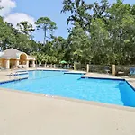 Colonnade Club 206