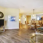 Colonnade Club 176