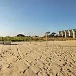 Coastal Condo With Resort Amenities - Steps To Beach!