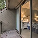 Home With Private Courtyard - Walk To Coligny Beach!