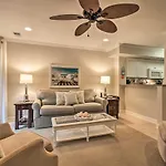 Home With Private Courtyard - Walk To Coligny Beach!