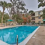 Hilton Head Villa - Walk To Beach And Restaurants!