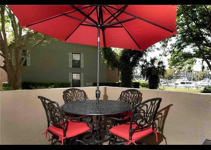 In The Heart Of Harbour Town 2Br 2Ba Pool Access Close To Beach