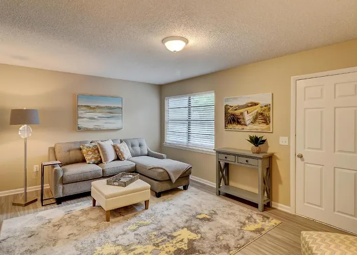 #111 Elaborate Condo Ideal Location 2Brm/2 Parking