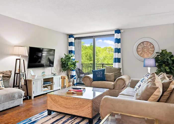 Harbour Town Resort Condo Pool Access!