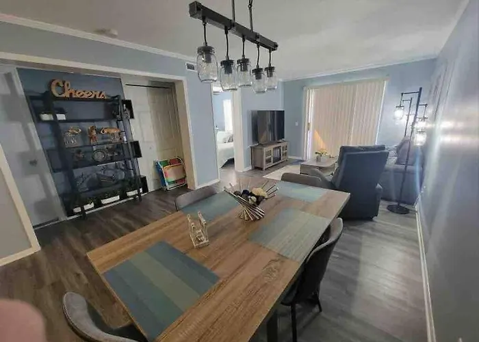 2022 Renovated 2-Bdrm Cozy, Lovely Condo W/Parking!