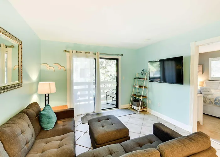 Hilton Head Condo Pool Deck Access, Walk To Beach