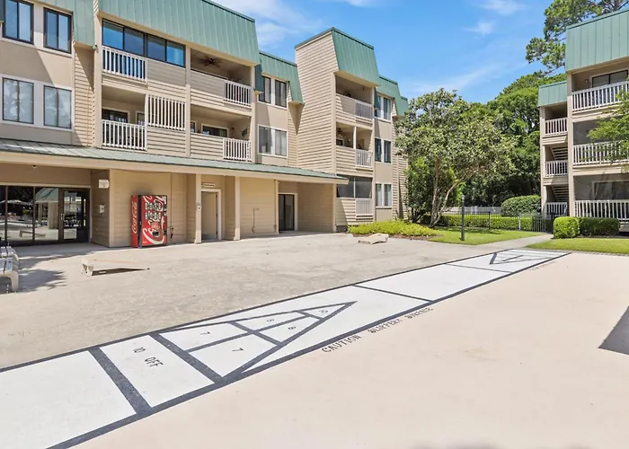 Peaceful Treetop Condo - 2Br/2Ba