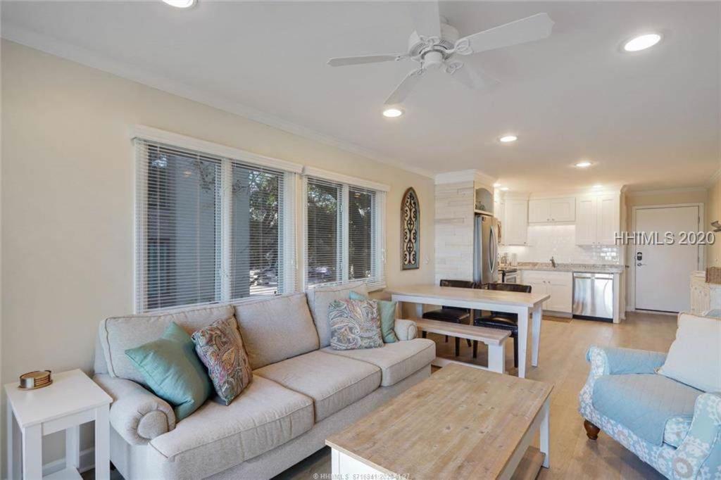 Villa Oceanfront Retreat: Beachside Luxury At Coligny *