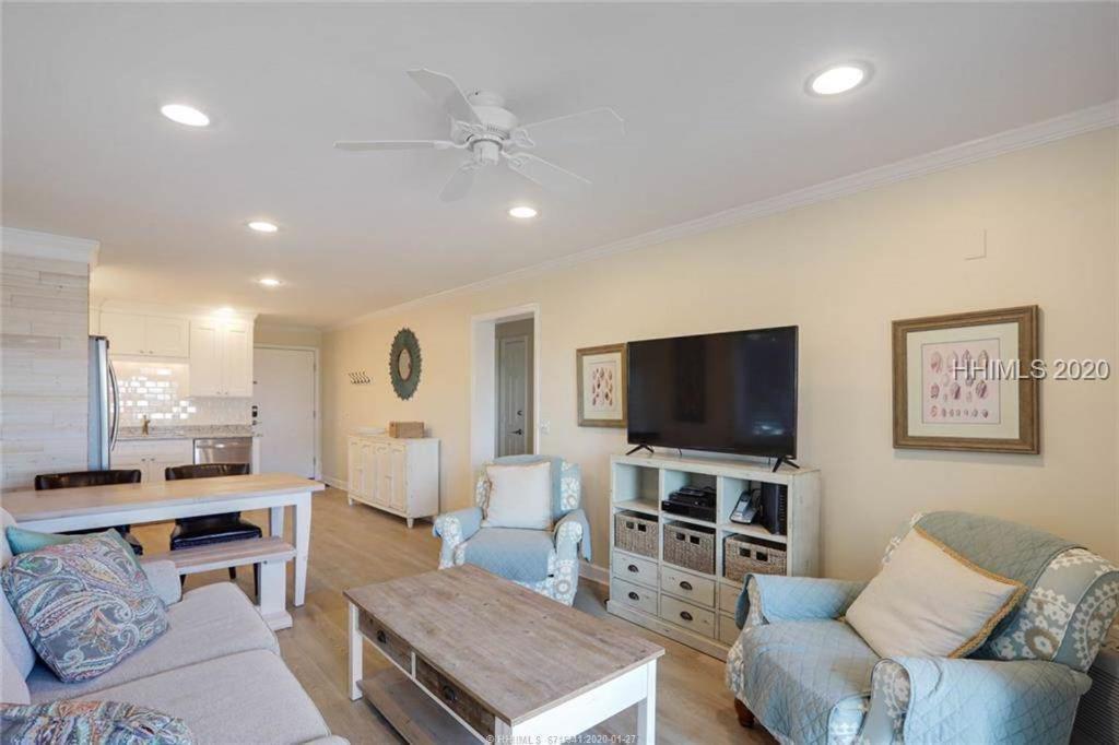 Villa Oceanfront Retreat: Beachside Luxury At Coligny *