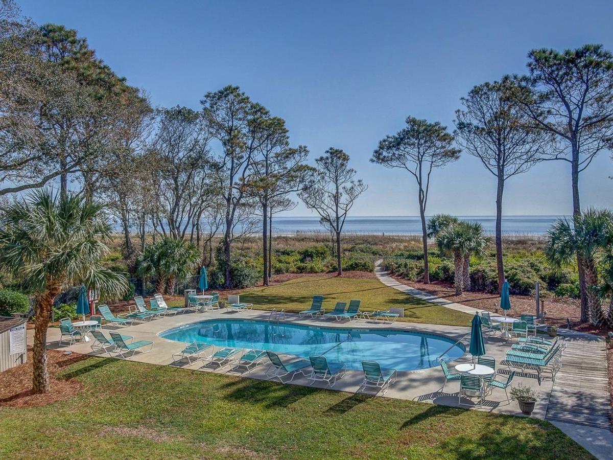 Oceanfront Retreat: Beachside Luxury At Coligny Villa