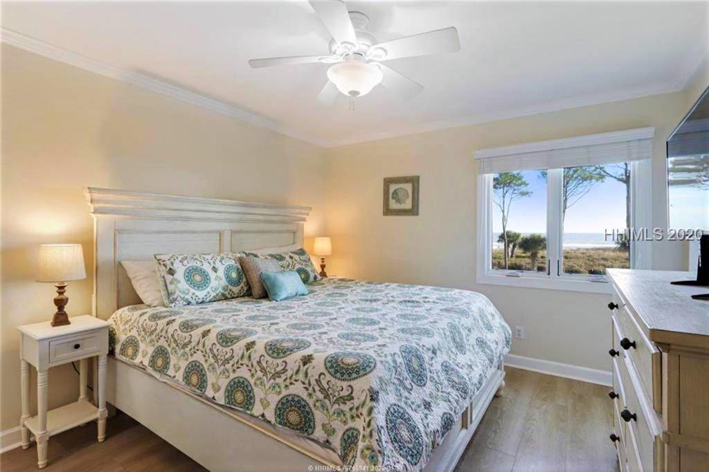 Oceanfront Retreat: Beachside Luxury At Coligny Villa *