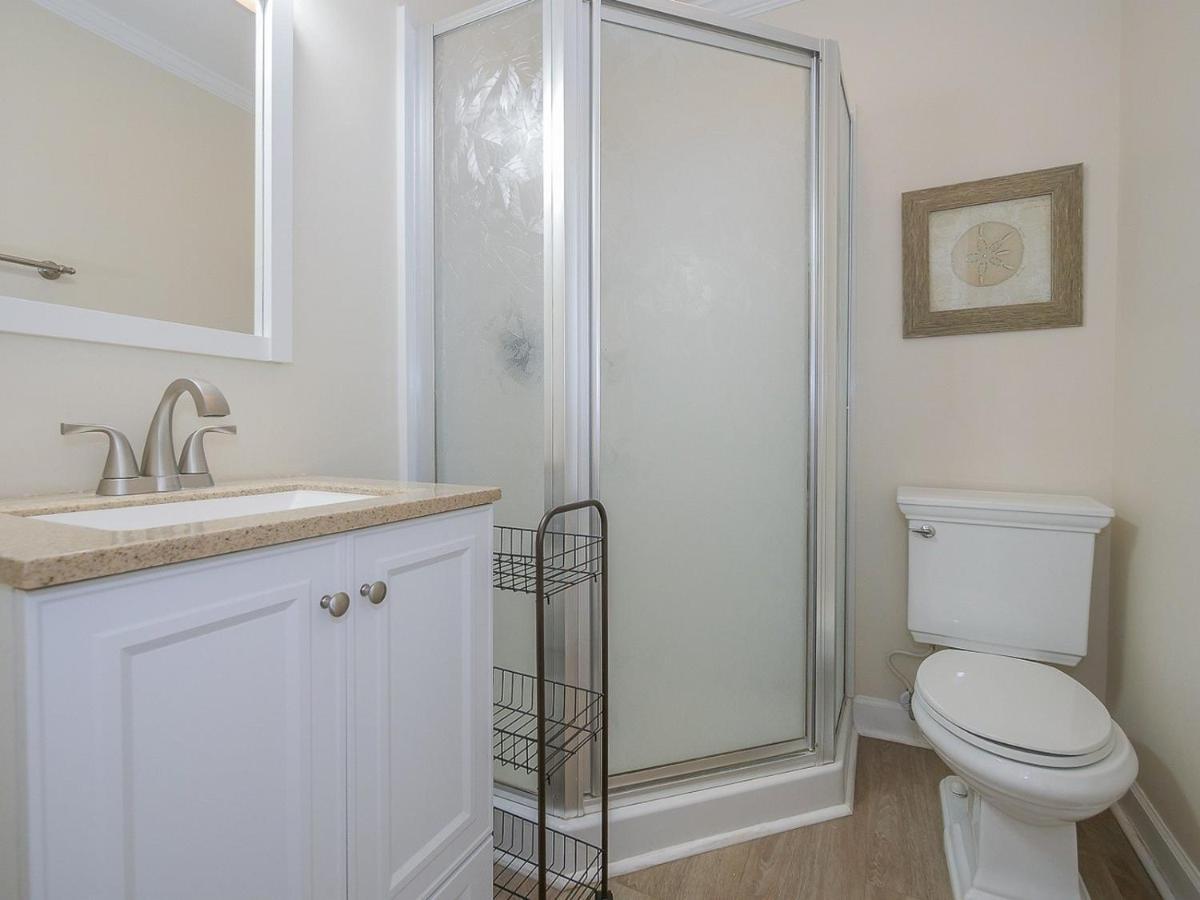 Oceanfront Retreat: Beachside Luxury At Coligny *