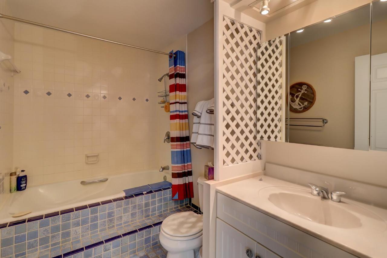 Kitchen King Bed In Master Bikes & Gear Included Free Shipyard Parking Pass Holiday home