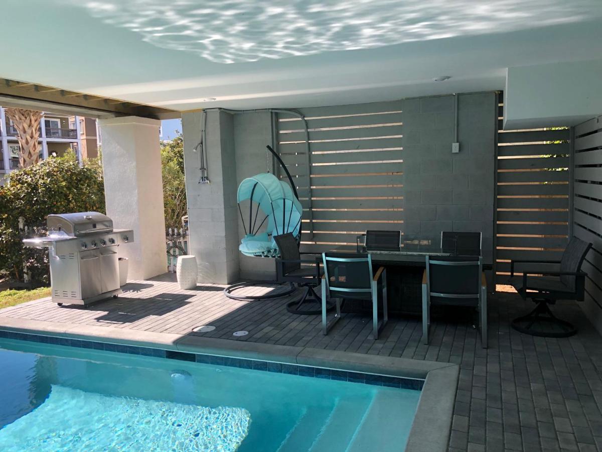 New! Heated Pool, House, Elevator, Walk To The Beach! Holiday home