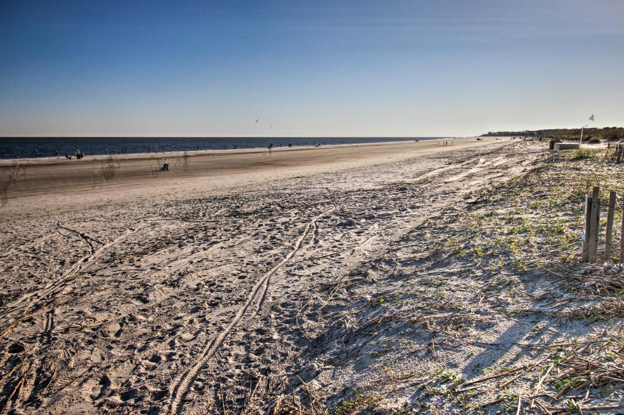 Hilton Head With Pool Bar Walk To Beach!