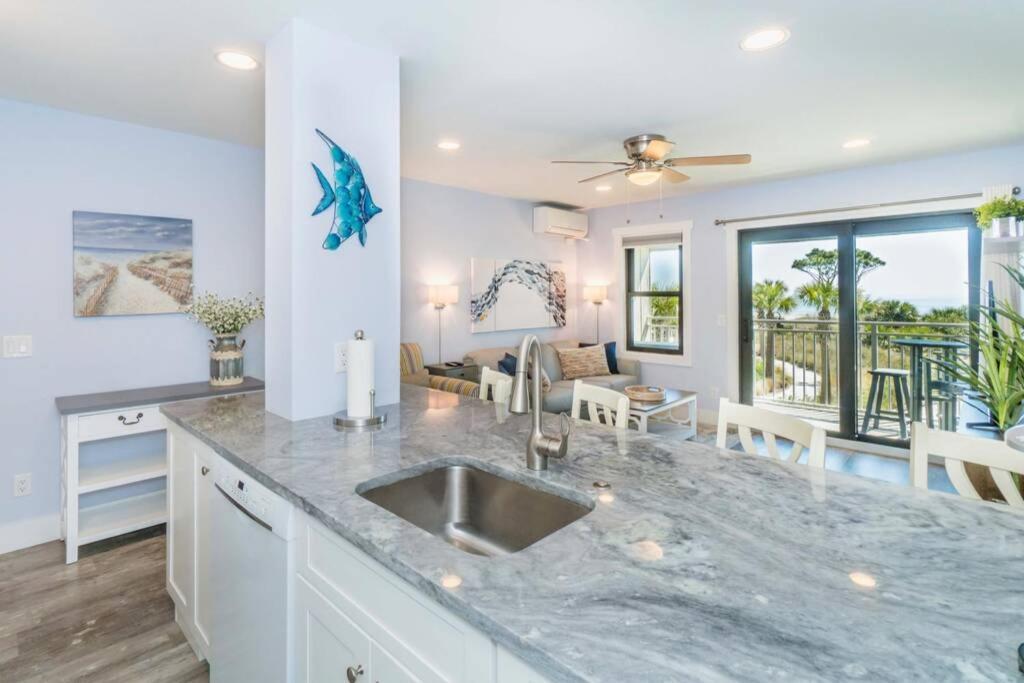 Direct Oceanfront - Heated Pool & Breathtaking Ocean View Villa *