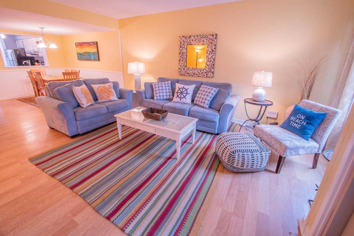 Hilton Head With Balcony Walk To Beach! Villa *
