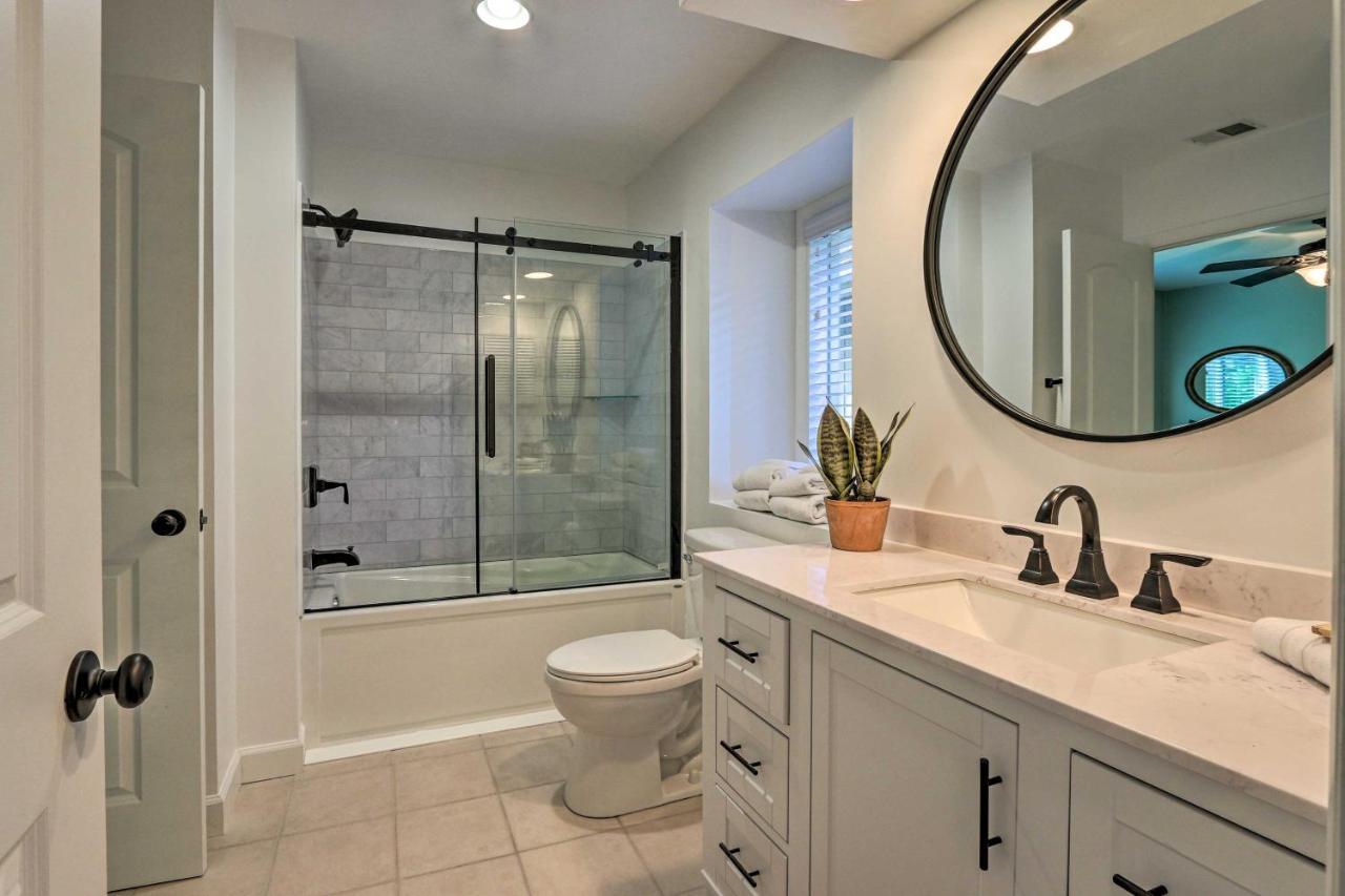 Modern Retreat With Patio And Bbq Less Than 1 Mi To Beach!