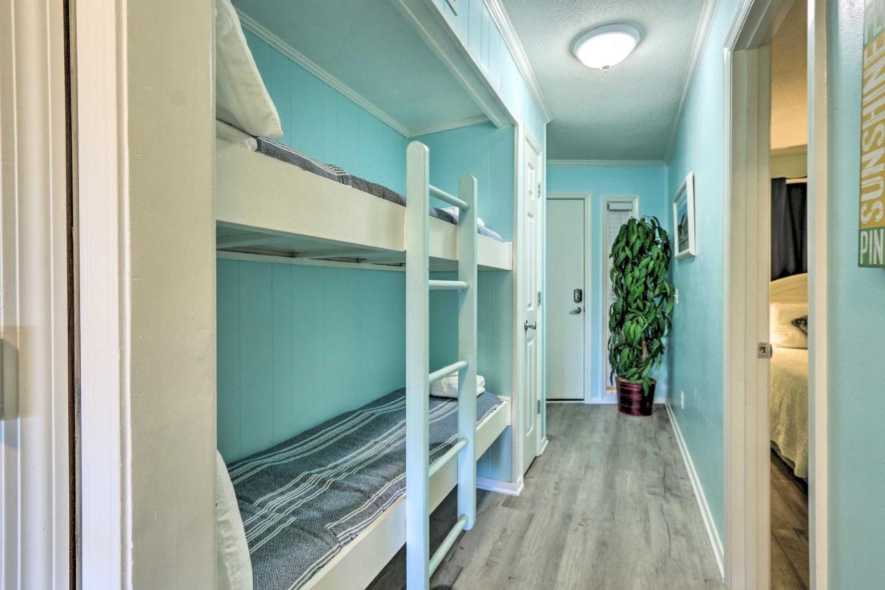 Coastal With Balcony And Luxe Amenities! Apartment
