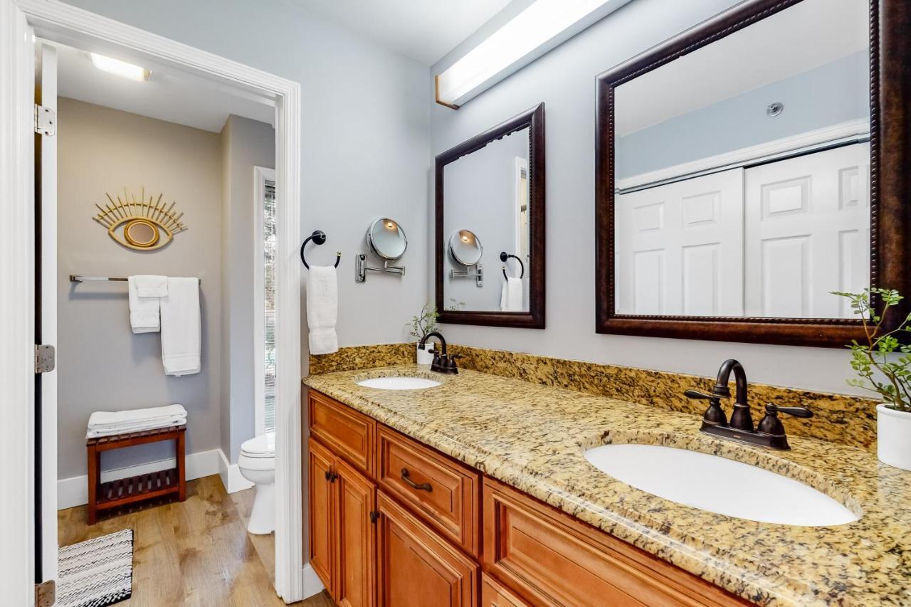 Centre Court 7832 Apartment