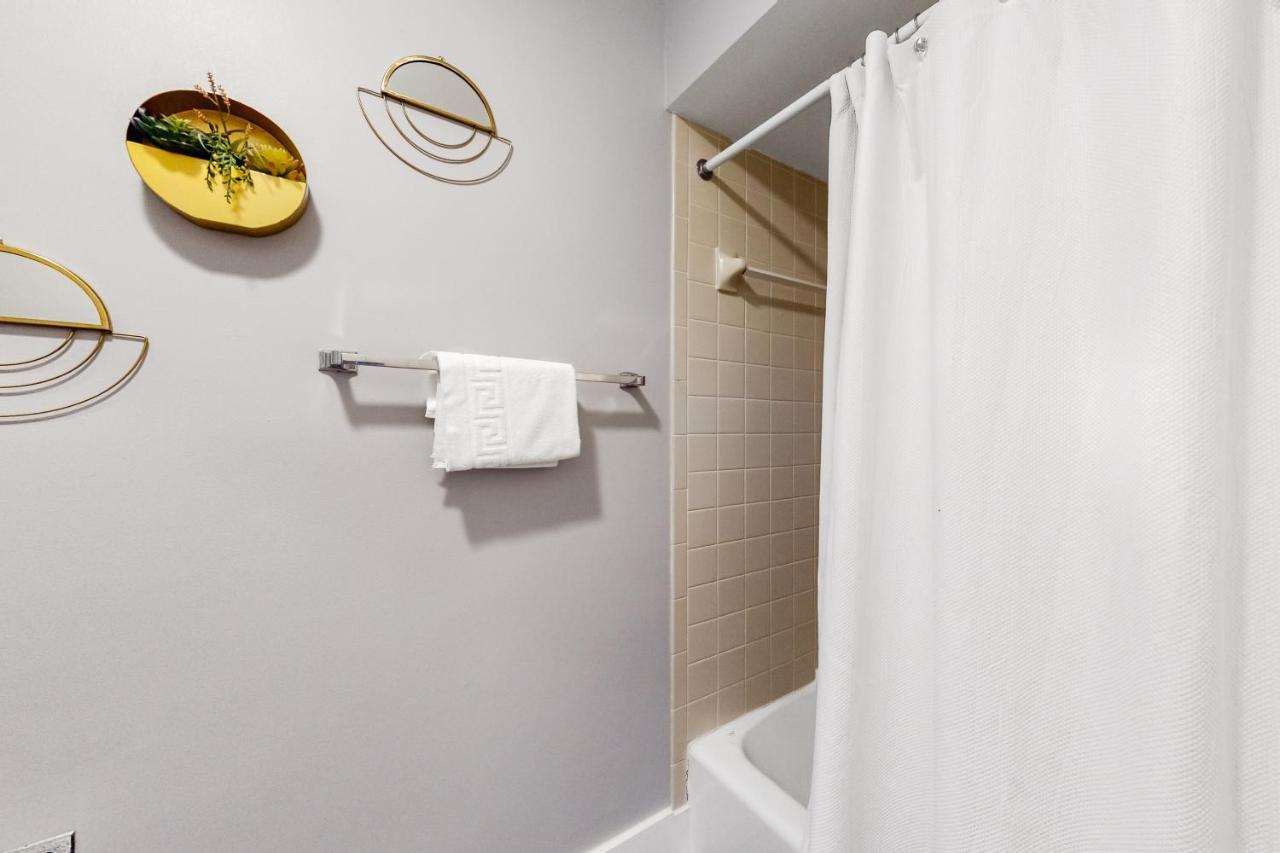 Centre Court 7832 Apartment