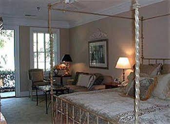 Main Street & Hotel 4*