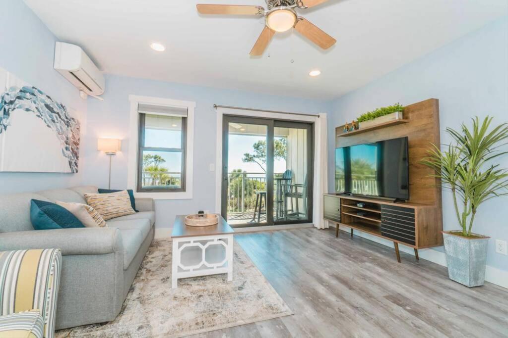 Direct Oceanfront - Heated Pool & Breathtaking Ocean View Villa