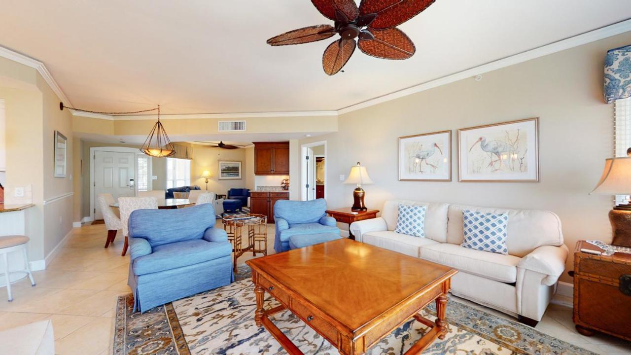 Villa 3208 Windsor Court South